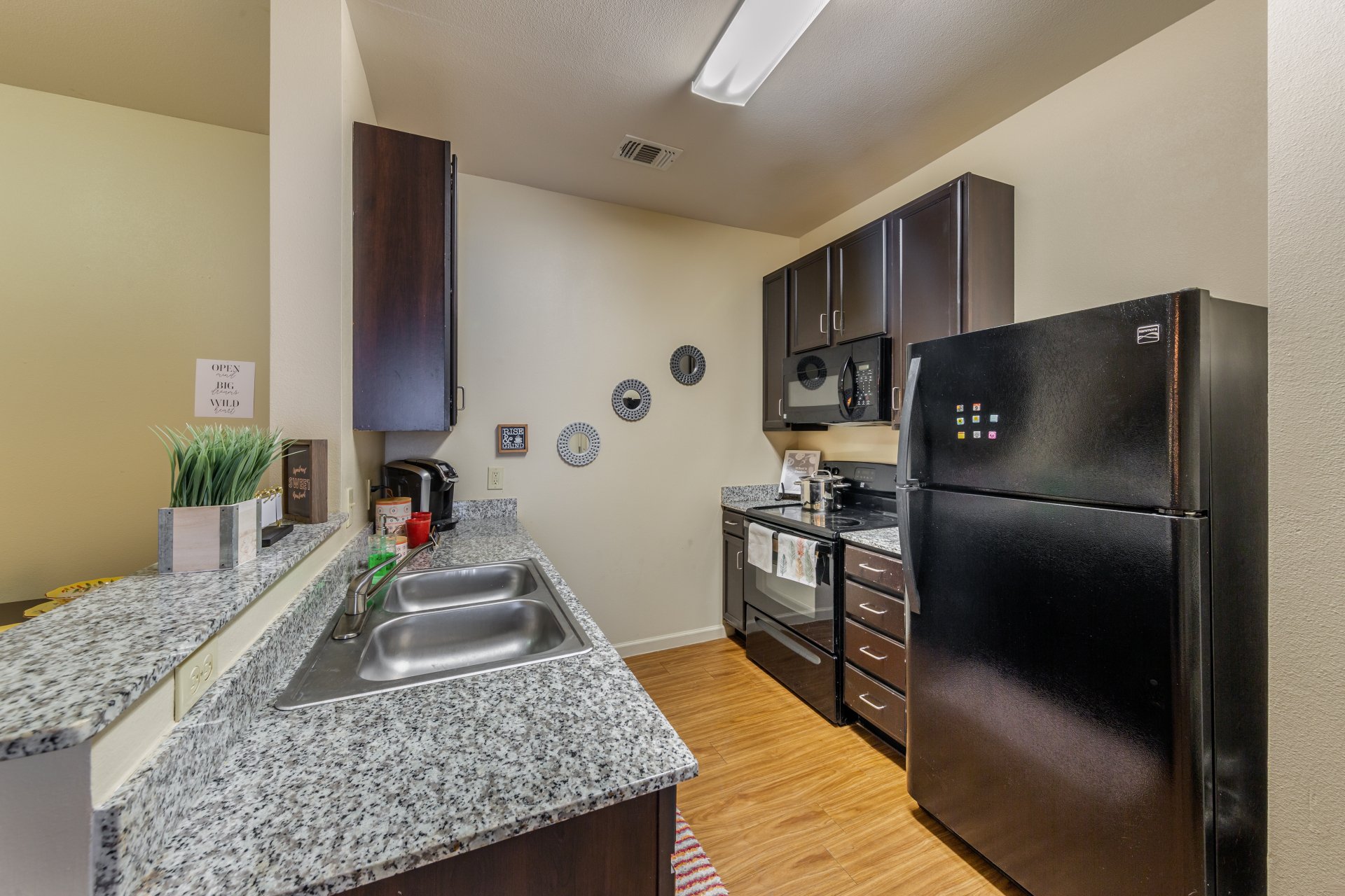24-longview-apartments-near-university-of-texas-at-austin-kitchen-hardwood-style-flooring