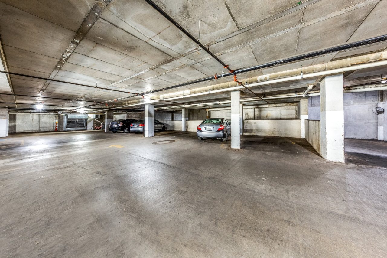 24-longview-apartments-near-university-of-texas-at-austin-parking-garage
