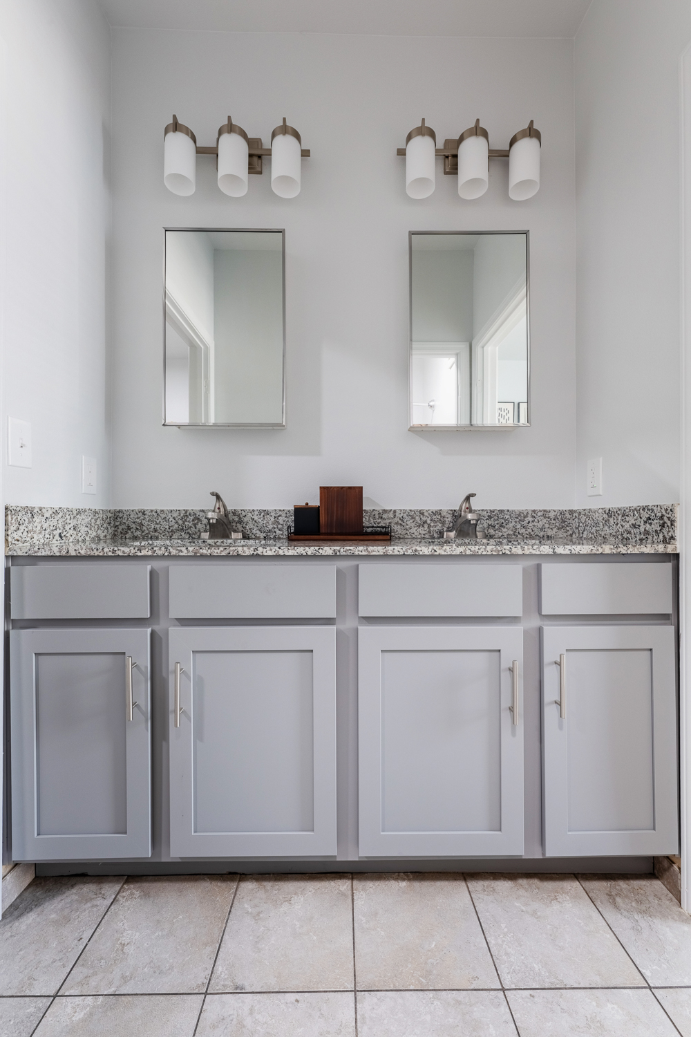 24-longview-apartments-near-ut-austin-upgraded-bathroom-vanity